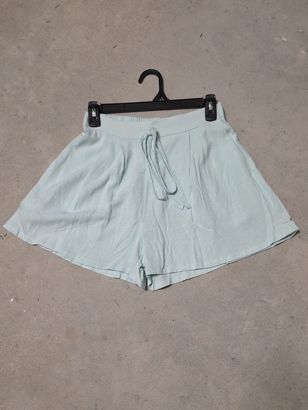 New HALARA Linen Blend Light Mint Green High-Waist Flow Shorts